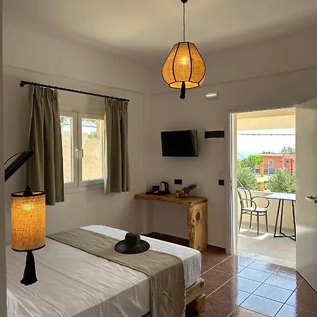 Lägenhetshotell Armeno 4*