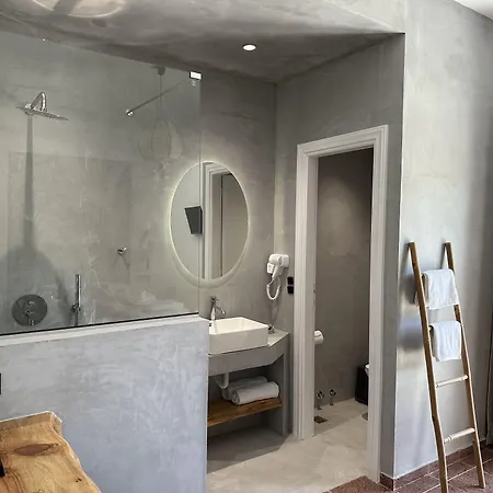 Lägenhetshotell Armeno 4*