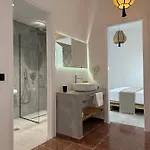 Armeno 公寓式酒店 4*