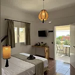 Ξενοδοχείο με διαμερίσματα Armeno 4*